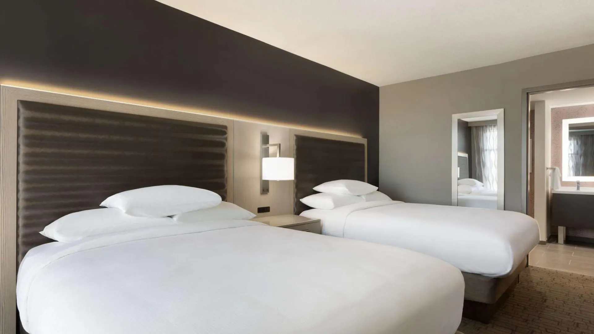 Hotel Embassy Suites By Hilton Charlotte Uptown