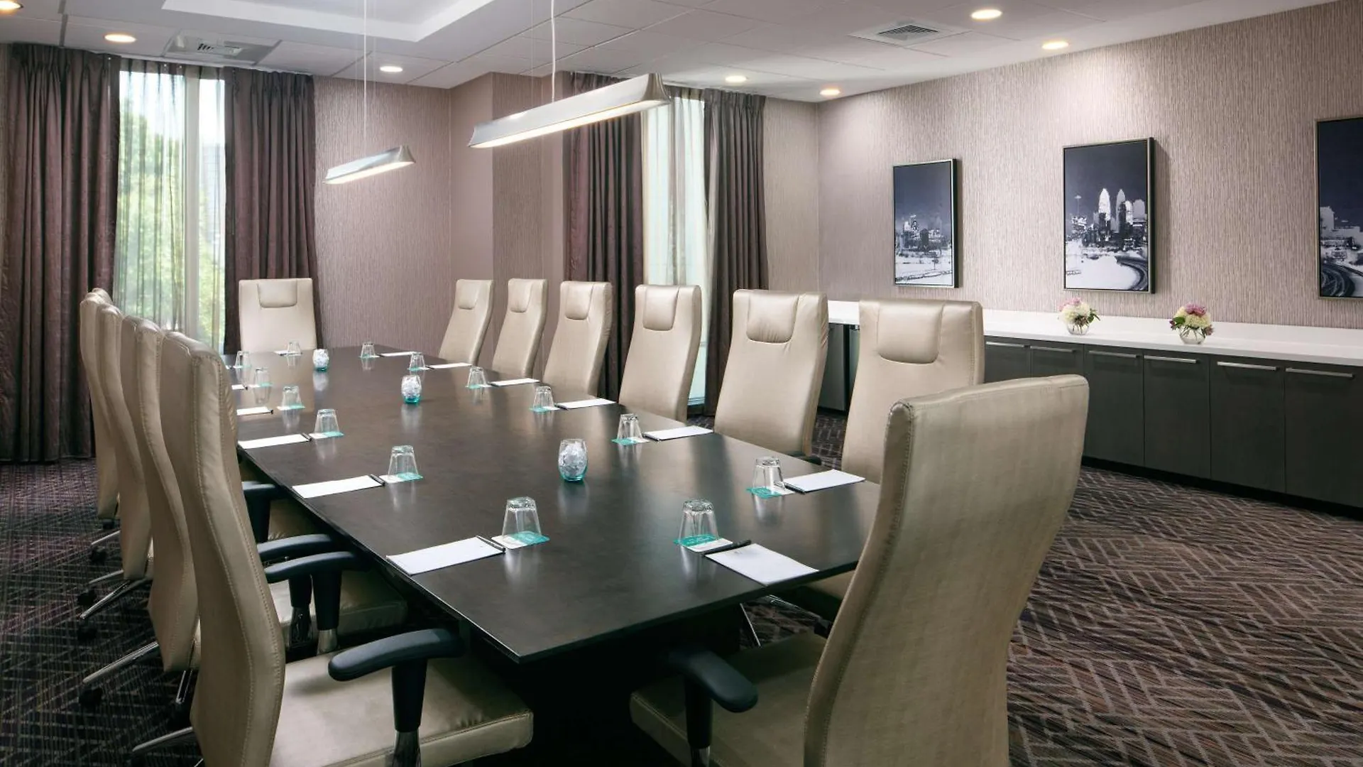 Embassy Suites By Hilton Charlotte Uptown 4*,