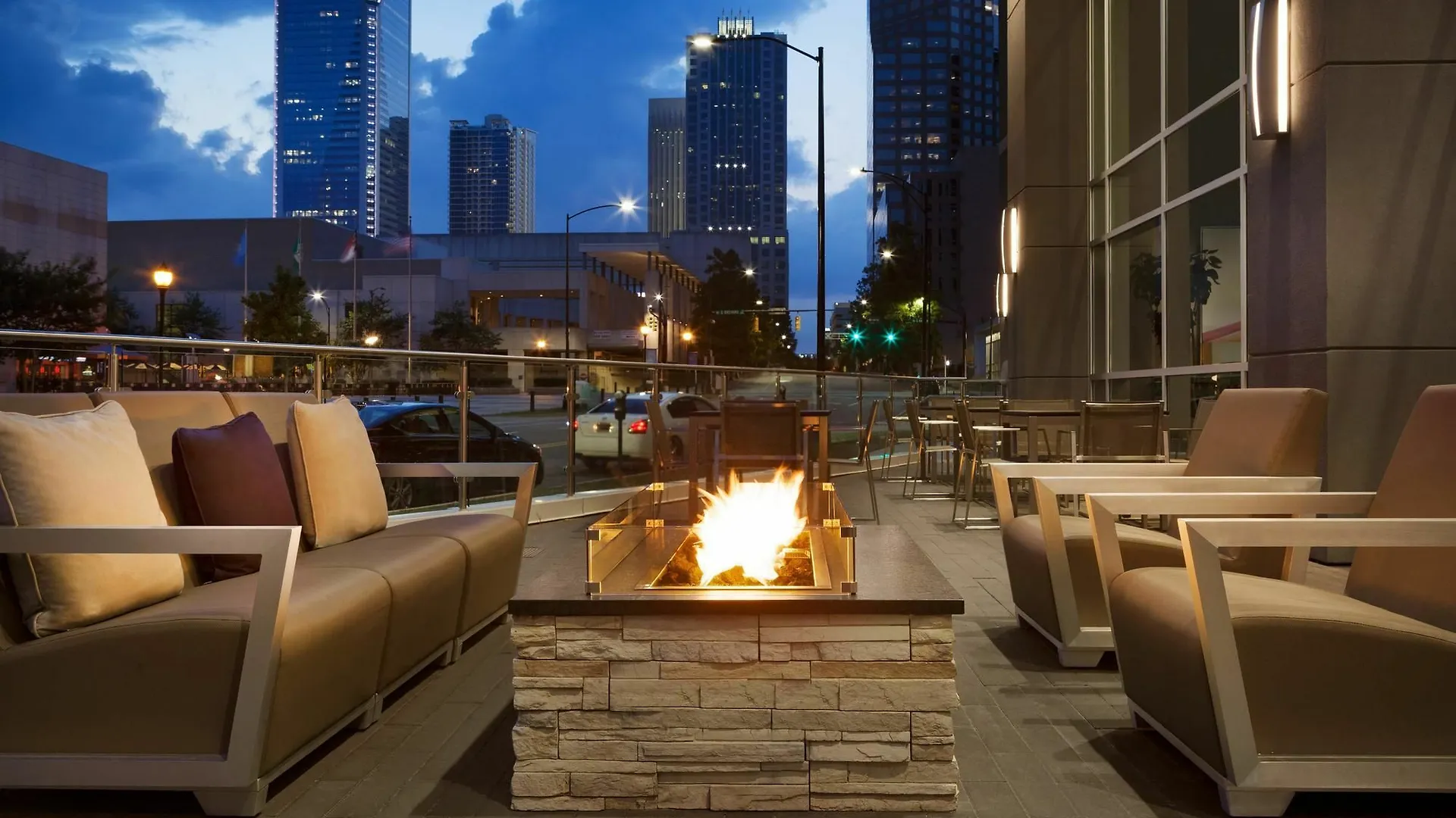 Embassy Suites By Hilton Charlotte Uptown Hotel